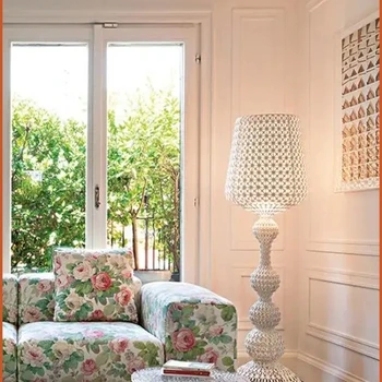 ažūriniai aukštos vertės grindų lempa vyno taurė asmenybės menas svetainės dekoravimo ornamentai dizainerio miegamajame