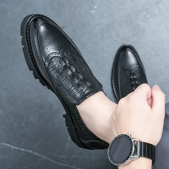 Klasikinis juodo krokodilo raštas Vyriški žemo viršaus stori odiniai batai Nauji madingi vyriškų kojų komplektas Vestuvinės biuro suknelės batai