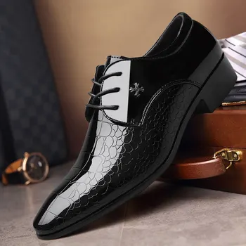 Laisvalaikio verslo batai vyrams Suknelės batai Suvarstomi oficialūs juodi lakuotos odos brogue batai vyrų vestuvių vakarėliui Oksforde