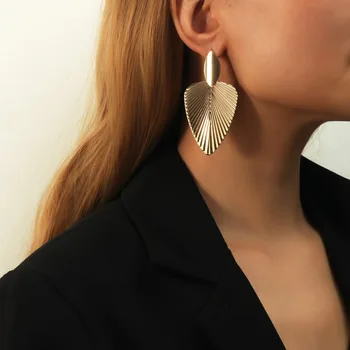 Naujas Europos ir Amerikos naujas produktas Suasmeninti Perdėtas geometrinis metalinis auskarai Instagram Vėjo lapų auskarai