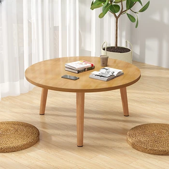 Nedidelis staliukas su įlankos langais, paprastas kavos staliukas, buitinis miegamasis, žemas stalas, palangė ir tatamio kilimėliai