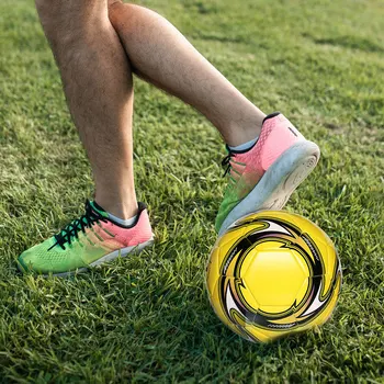 Nešiojamas futbolas žaidimams kelyje Platus taikymas Futbolo kamuolio kamuoliai Patvarus apdirbimas Ilgas tarnavimo laikas Futbolas