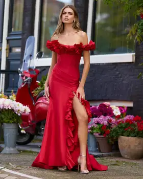 Oficialios raudonos undinės vakarinės suknelės Pakopiniai raukiniai Prom chalatai Seksualūs nuo pečių pusės Split Homecoming Party Chalatas De Soiree