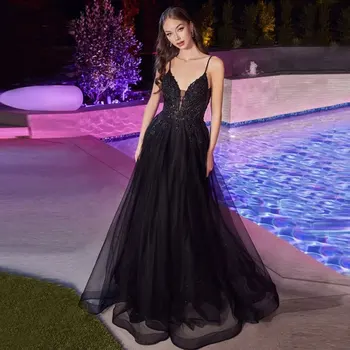Sexy Black A Line Prom suknelė 2024 V Kaklas Spagečiai Moteris be nugaros Grindų ilgis Vakarinė vakarinė suknelė Pagal užsakymą pagaminta gimtadienio dovana