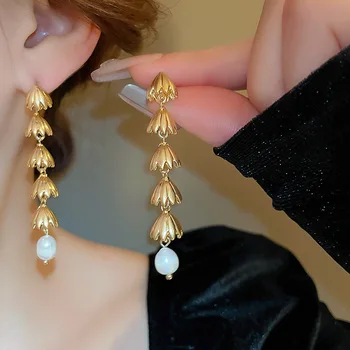 Viduramžių gėlavandenių perlų metalo gėlių puokštė Lašo auskarai moterims Lengvi prabangūs vintažiniai vakarėlių papuošalai