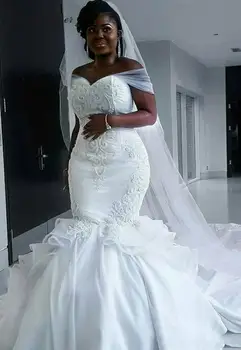 Vintažinės ilgų pečių afrikietiškos vestuvinės suknelės Custom Sweep Train Nėriniai atgal Dramblio kaulo nuotakos chalatai Brautkleid moterims