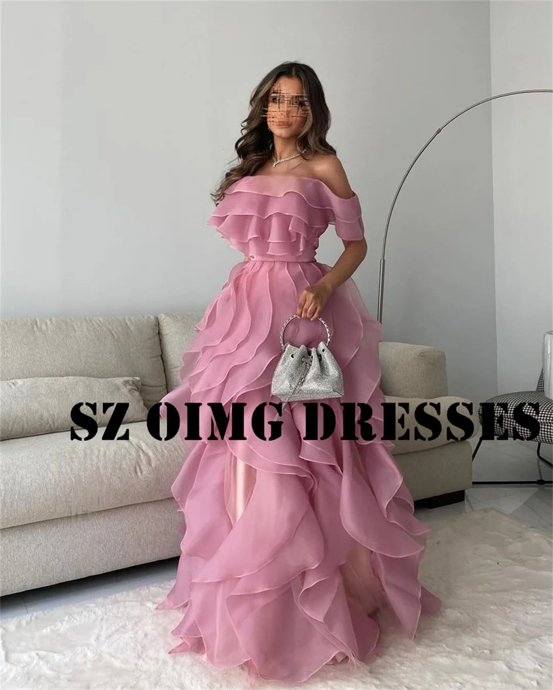 OIMG Naujo dizaino A-Line Prom suknelės nuo pečių Arabų moterų pakopos trumpomis rankovėmis Organza vakariniai chalatai Oficiali vakarėlių suknelė