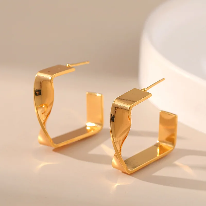 Variu dengtas 18K auksas Europa ir Jungtinės Amerikos Valstijos Unikali asmenybė perdėta susuktos formos dizaino auskarai Moterys