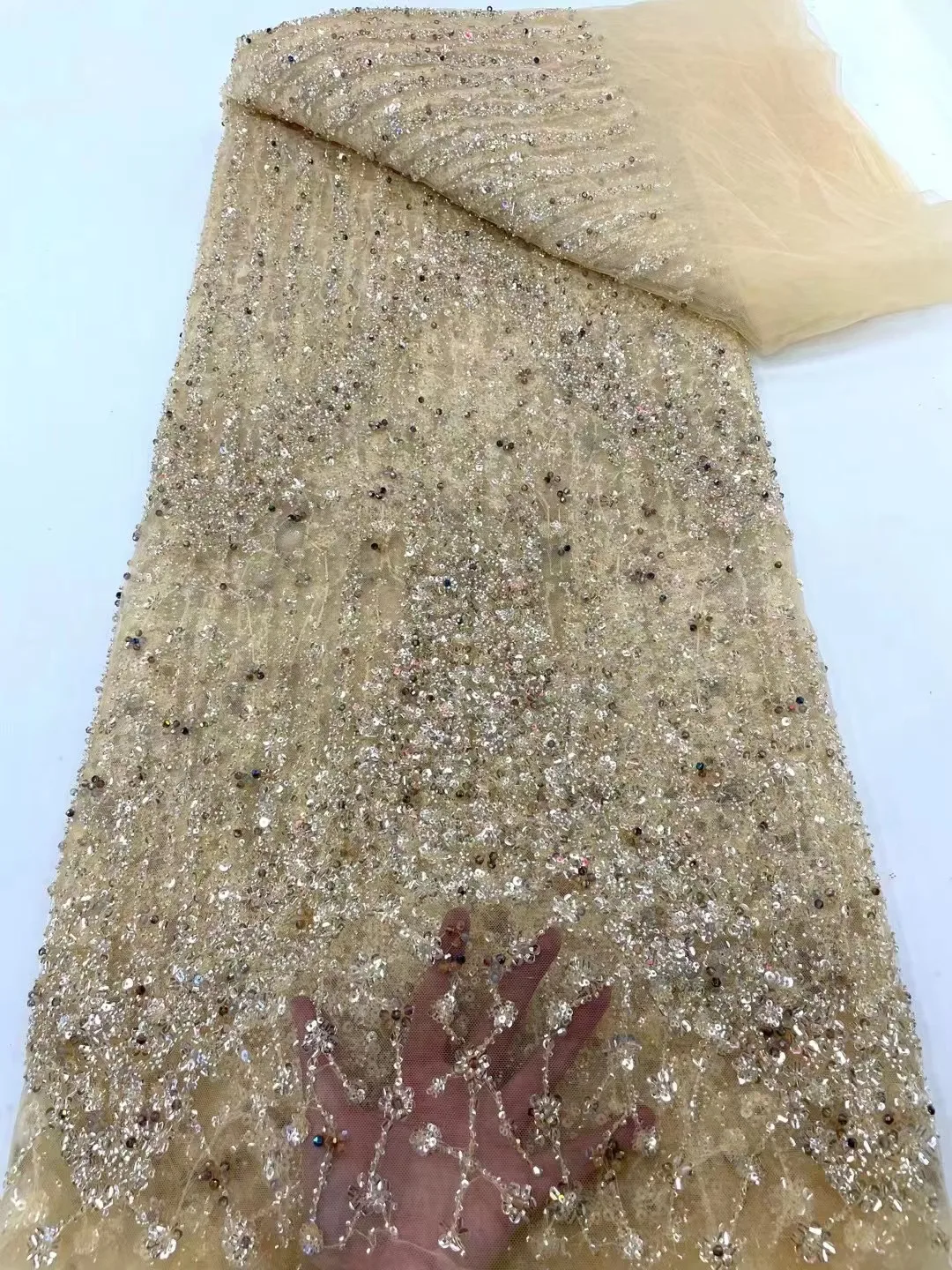 Afrikos blizgučiai Karoliukais nėrinių audinys 2023 Aukštos kokybės karoliukai su akmenų siuvinėjimais Prancūziškas Nigerijos nėrinių audinys vestuvinei suknelei