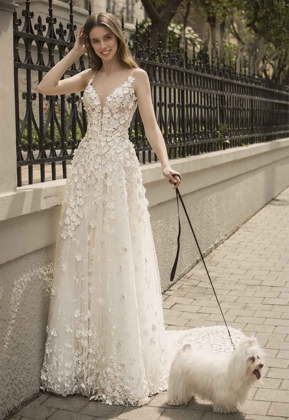 Princess Simple A-Line vestuvinė suknelė 3D gėlių aplikacijos spagečių dirželiai V-Neck nuotakos suknelė Seksuali Vestidos de Noiva