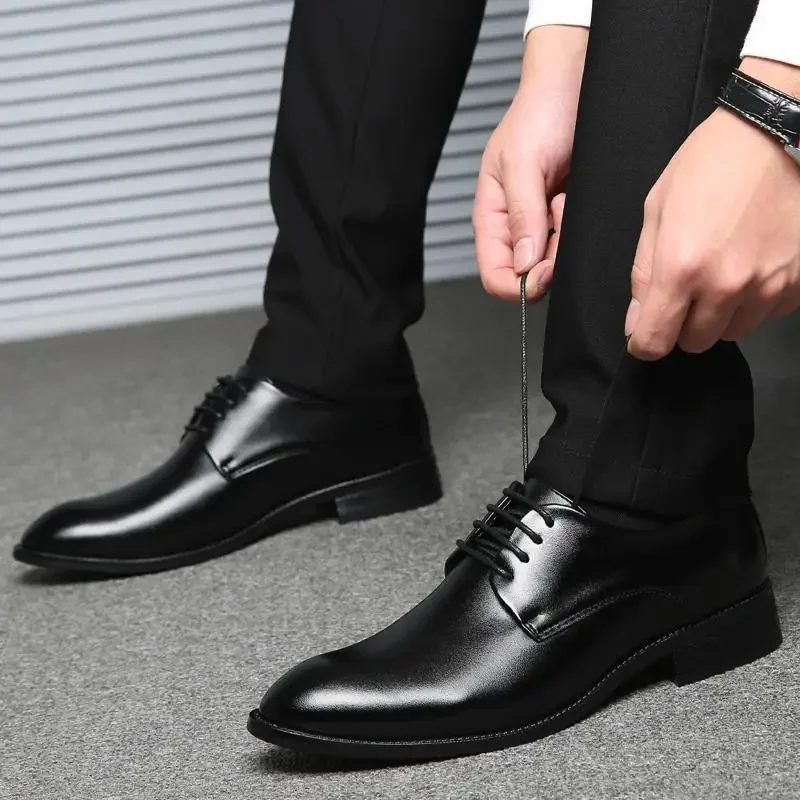 Suit Shoes Vyriški juodi verslo mados batai Vyriški batai Laisvalaikio odiniai batai Vyriški Martino batai Britų vyrų vestuviniai batai Sho