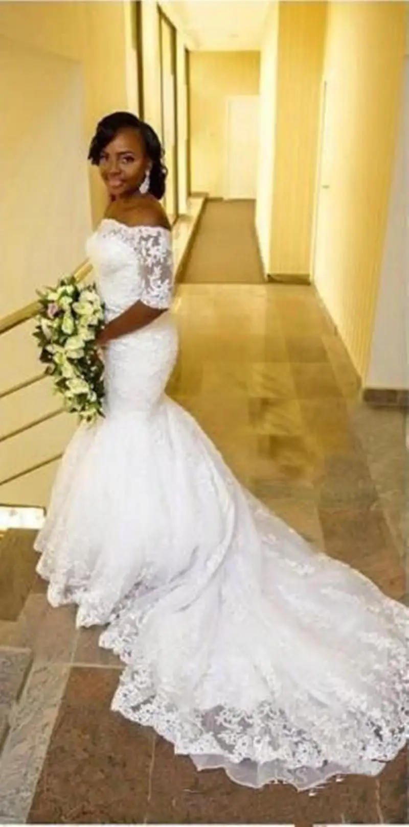 arabiškos Afrikos undinės vestuvinės suknelės plius dydis Teismo traukinys nuo peties Pusės rankovės nėrinių pagal užsakymą pagaminti vestuviniai chalatai