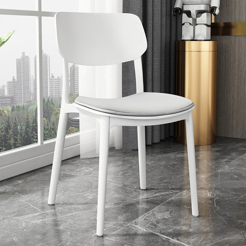 salono restoranas Valgomojo kėdės Individualios atpalaiduojančios plastikinės šiaurietiško valgomojo kėdės Dizaineris Minimalistinis sedie Virtuvės baldai HY