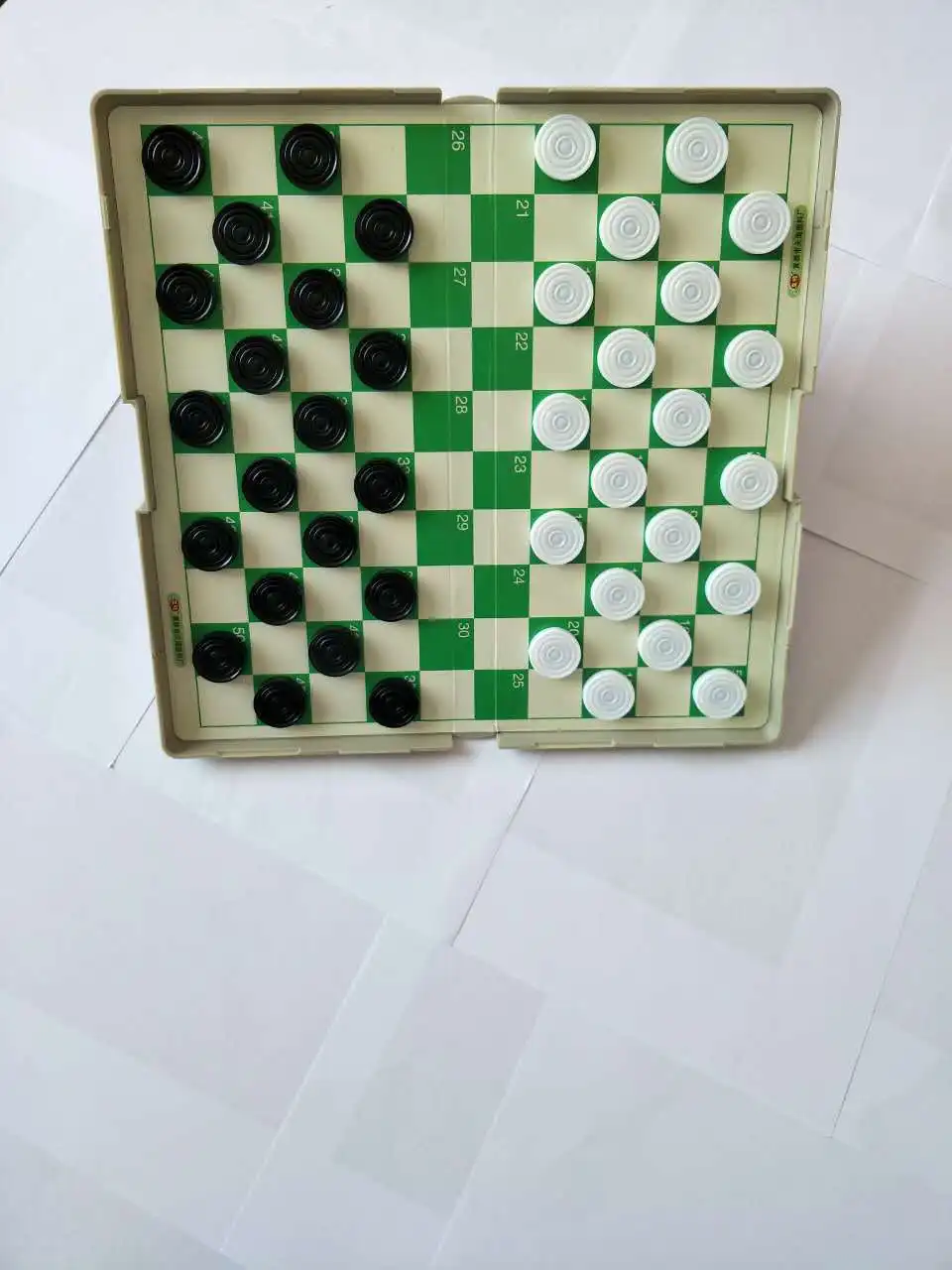 Antros kartos magnetas Tarptautinis šaškės (100 kvadratų) V-45 Fun Entertainment Sulankstomas žaidimas Šachmatai