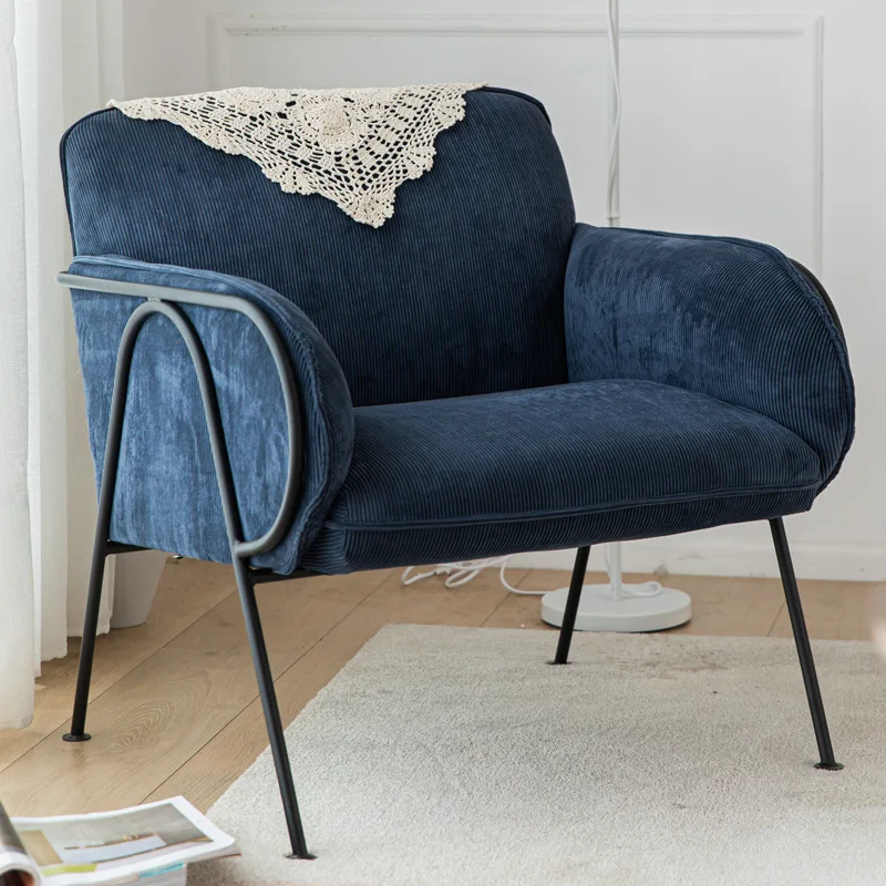 Kojos Metalinis fotelis Svetainės sofos Vienvietė vintažinė minimalistinė atlošiama sofa Itališko stiliaus segmentiniai Canape salono baldai