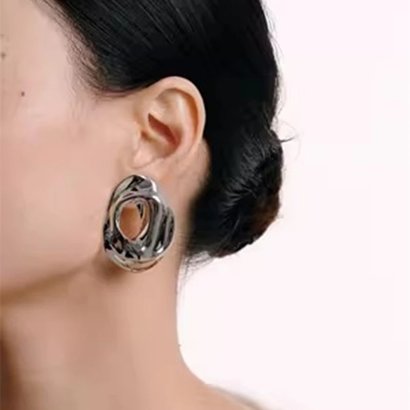 Metaliniai tuščiaviduriai netaisyklingi auskarai moterims Perdėtas unikalus kūrybinio dizaino mados papuošalų dovanos 2023 Nauja