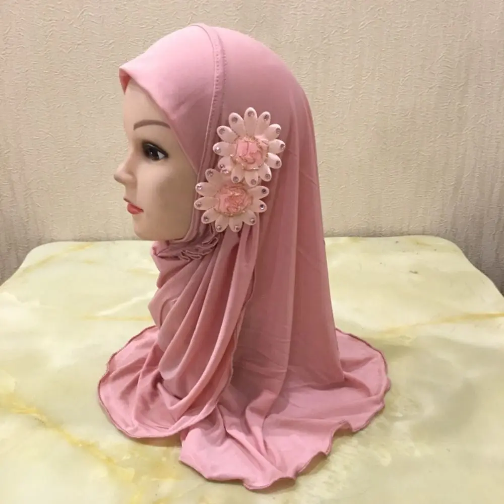 Su dviem gėlėmis Hijabas Islamiška skarelė Variklio dangtis Ledo šilkas Hidžabas Garbinimo skrybėlė Vienspalviai vaikai Vientisas gėlių šalikas