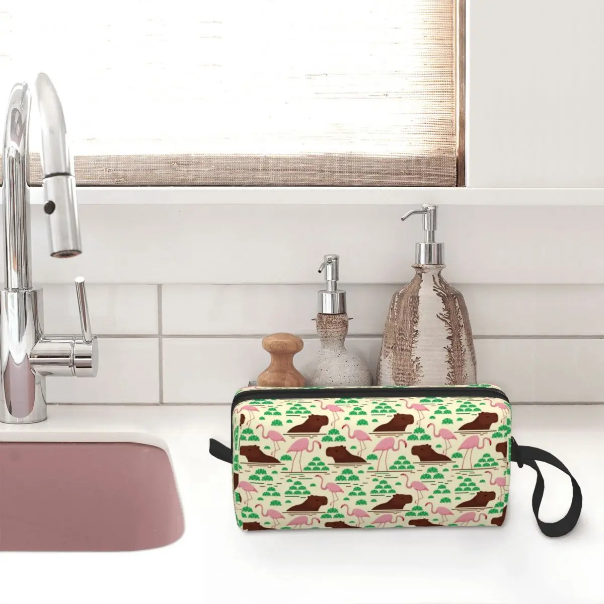 Travel Bright Capybaras And Flamingos Pattern Toiletry Bag Makeup Cosmetic Organizer for Women Beauty Storage Bags Dopp Kit Box