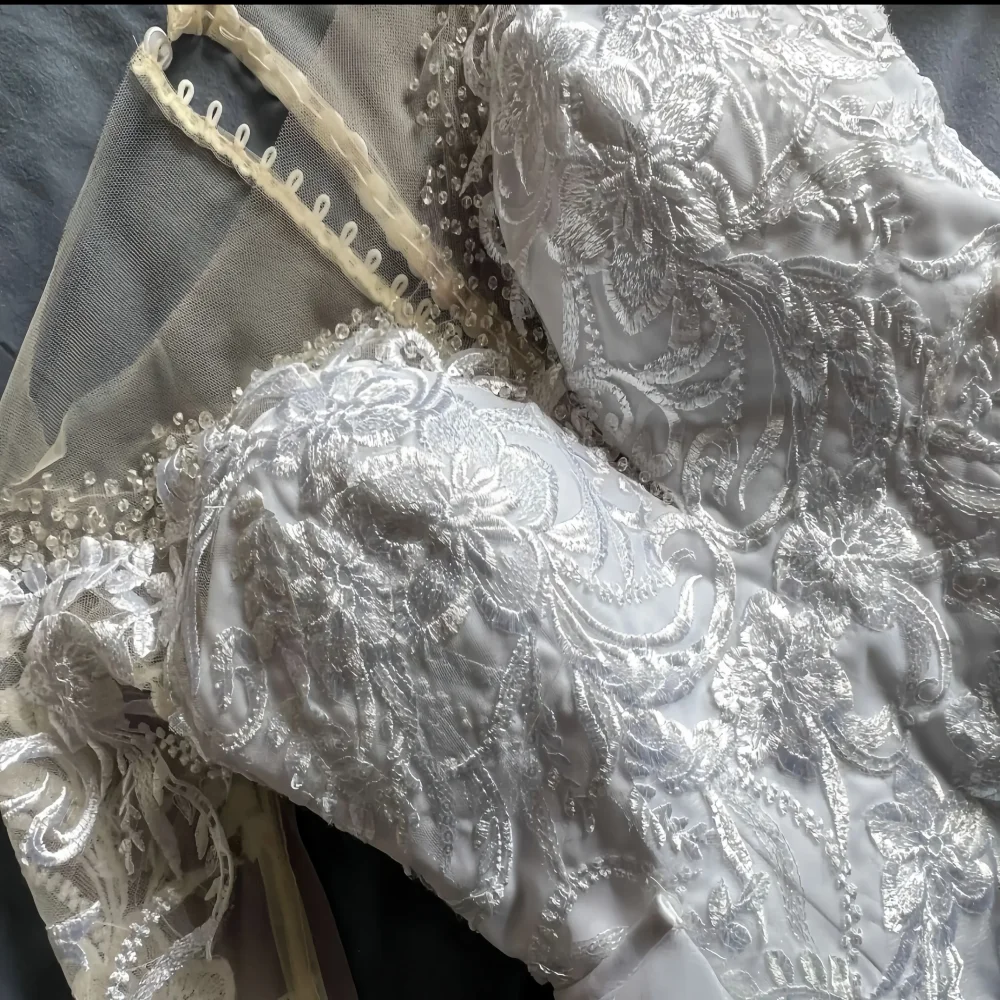 Undinėlės vestuvinė suknelė moterims V-kaklas ilgomis rankovėmis A-line Lvory nėrinių romantiška nuotakos suknelė Oficiali prabangi nuotakos vestuvinė suknelė