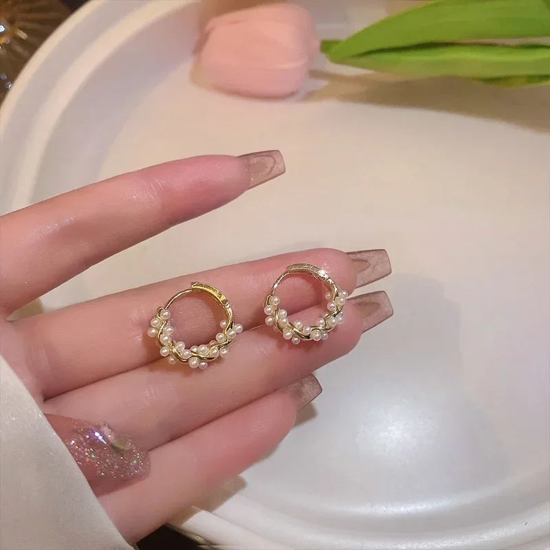 2023 Mada Korėjiečių paprastos moterys Perlų rato auskarai Temperamentas Maži universalūs vestuviniai auskarai Vakarėlio papuošalai Brincos dovana