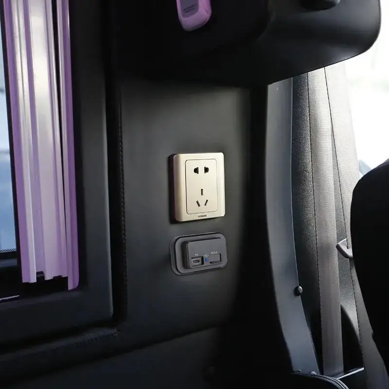 Automobilio USB lizdas Greito įkrovimo kelių prievadų jungiklis Maitinimo adapteris Automobilio USB įkroviklio lizdo skydelis Apsauga nuo vandens ir dulkių automobiliams