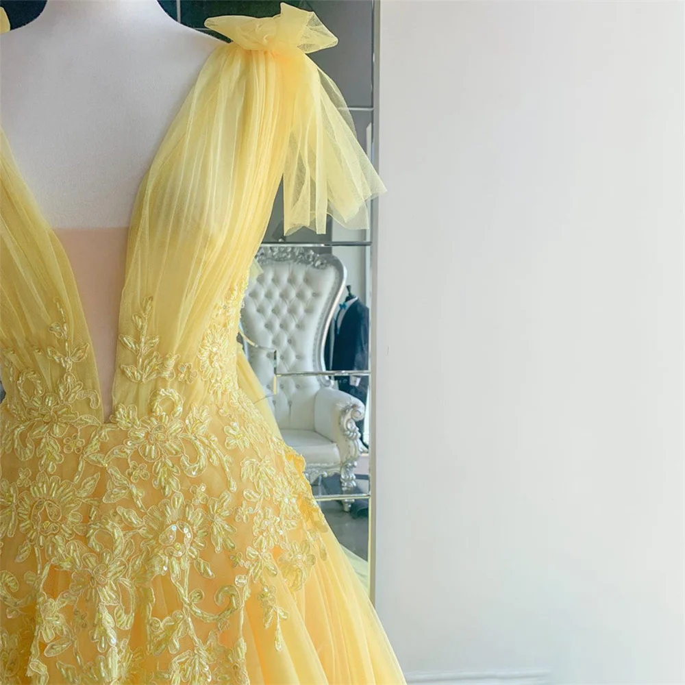 Lily Yellow V-Neck Nėriniai Elegantiška seksuali vestuvių vakarėlio suknelė A-Line aplikacijos Įžymybių suknelė Ypatinga proga Chalatai du soir