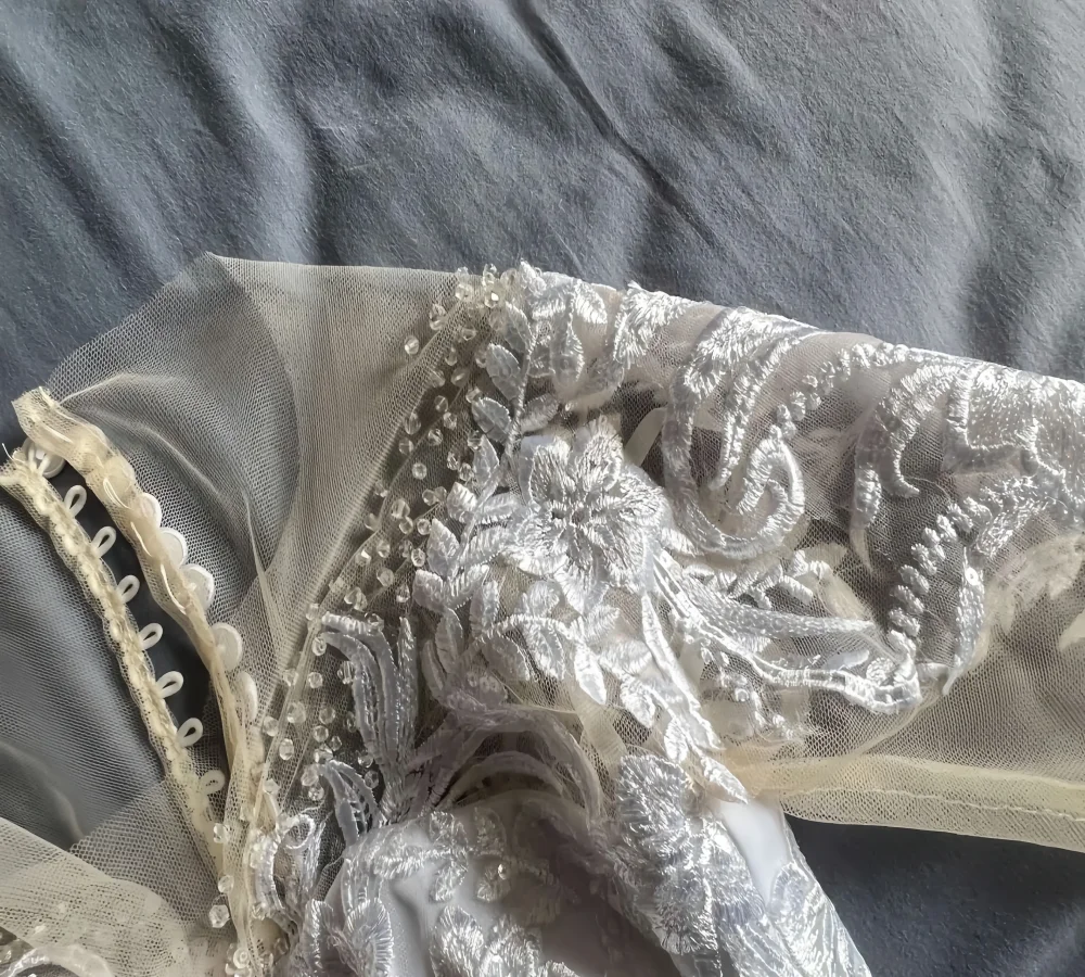 Undinėlės vestuvinė suknelė moterims V-kaklas ilgomis rankovėmis A-line Lvory nėrinių romantiška nuotakos suknelė Oficiali prabangi nuotakos vestuvinė suknelė