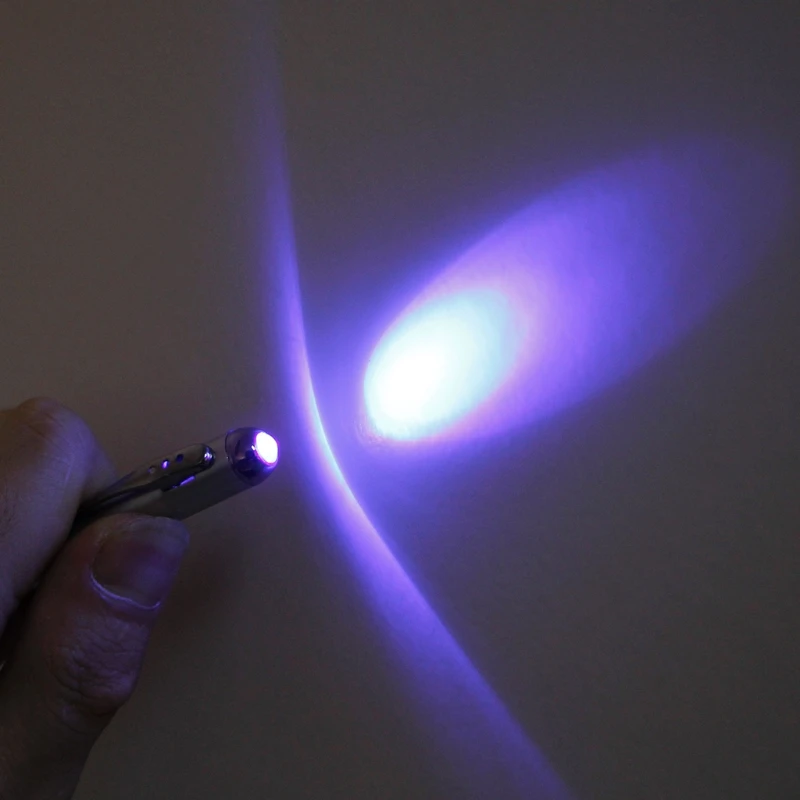 kūrybingam LED UV šviesos tušinukui su nematoma paslaptimi šnipui